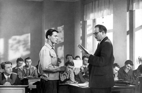 Кадр из фильма «Аттестат зрелости» (1954, реж. Татьяна Лукашевич)